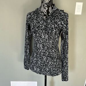 Lululemon Water Bound Hoodie
Chirasu Black / Black Size 4